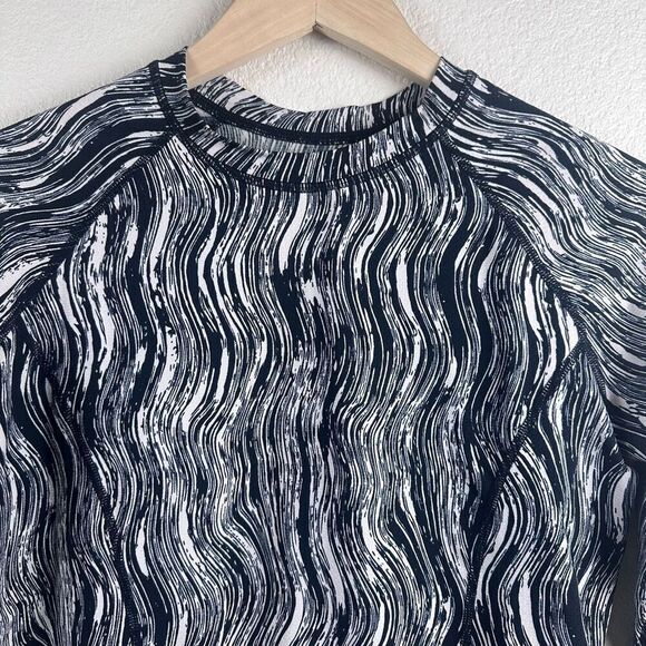 Skirt Sports Women's M Long Sleeve Athletic Tee Black White Marble Swirl Pattern - Picture 3 of 9